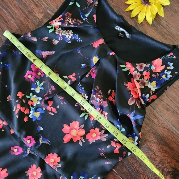 EXPRESS FLORAL DRESS 👗 ✨️ - Picture 6 of 7